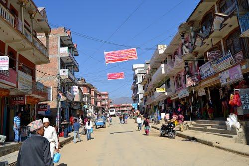 ५०० काे ठाउँमा २५ सय भाडा लिएर यात्रु ओसार्दै सवारीसाधन